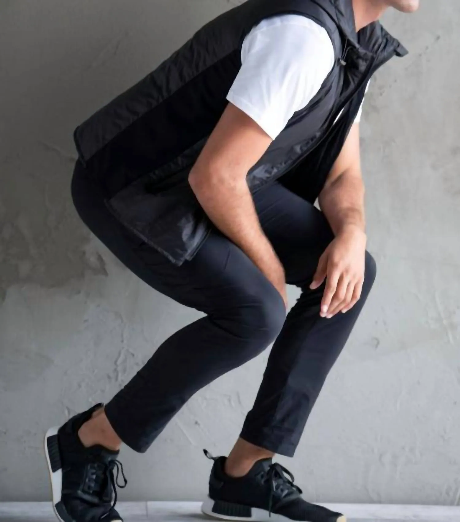 Leonardo Hooded Vest In Navy