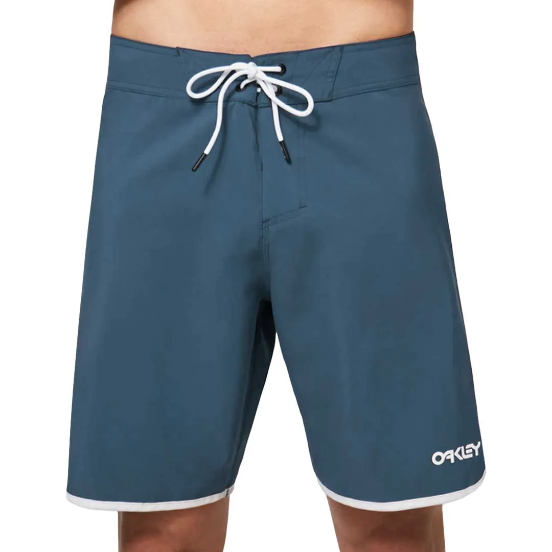 Oakley - Men's Solid Crest 19 Board Shorts (FOA401811 6A1)